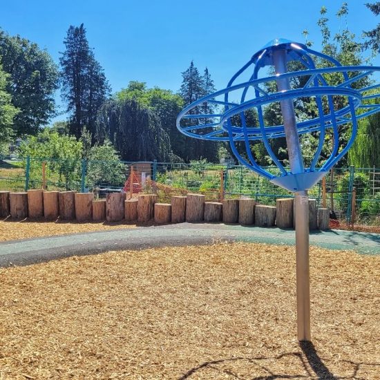 Overhead spinner and logs at Beaconsfield park playground