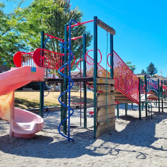 Falaise park playground3