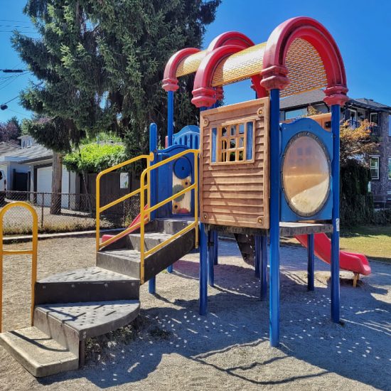 Falaise park toddler playground4