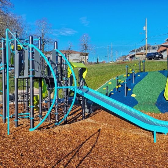 Kaslo park playground1