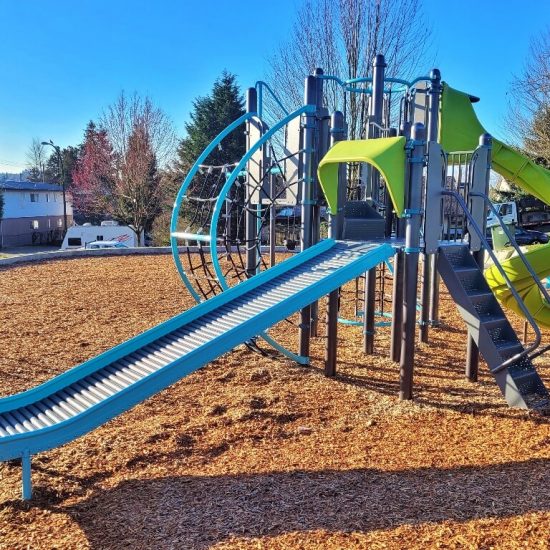 Kaslo park playground4