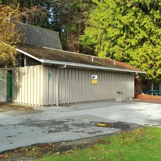 Fieldhouse at Lumbermen's arch playground